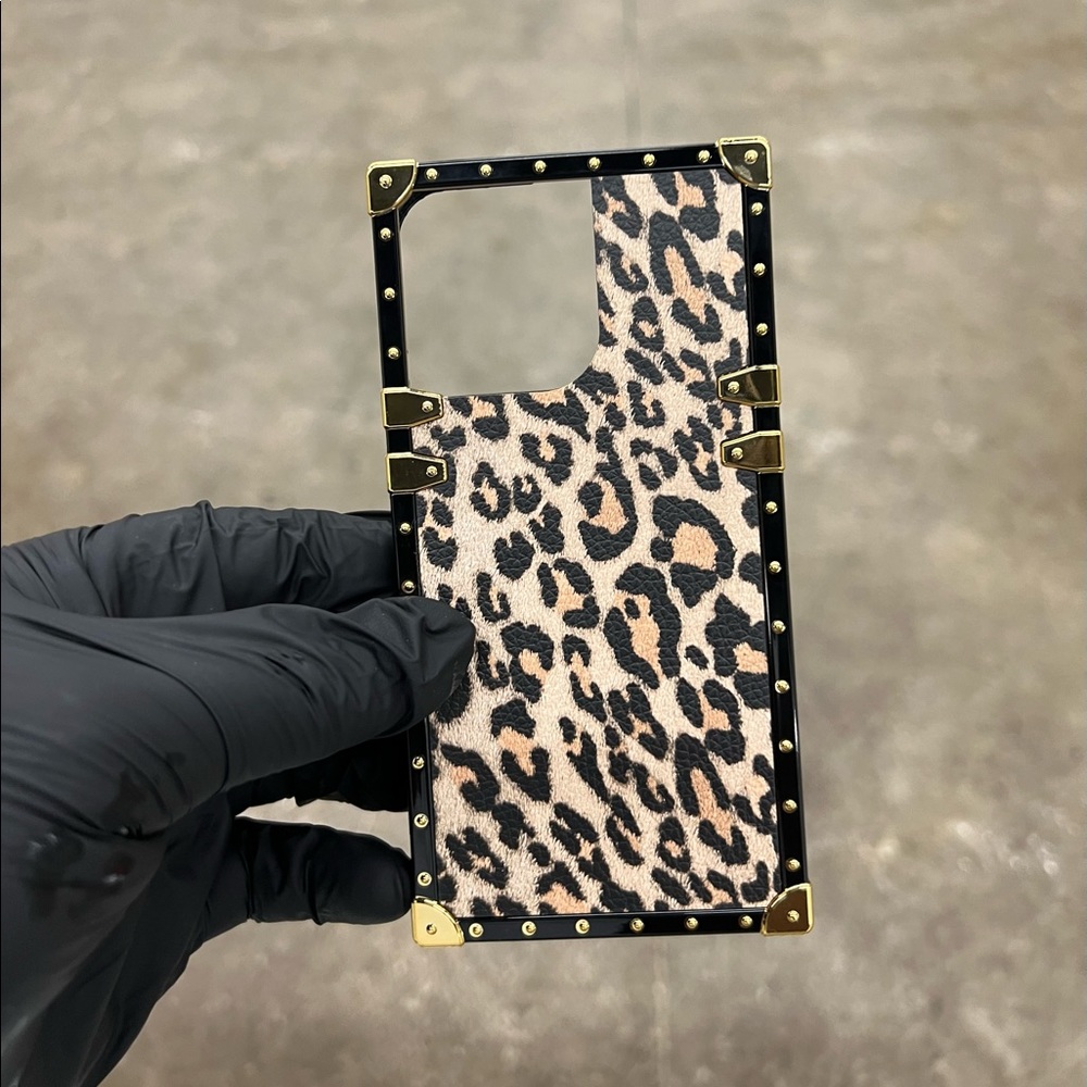 iPhone 13 pro leopard print hybrid case